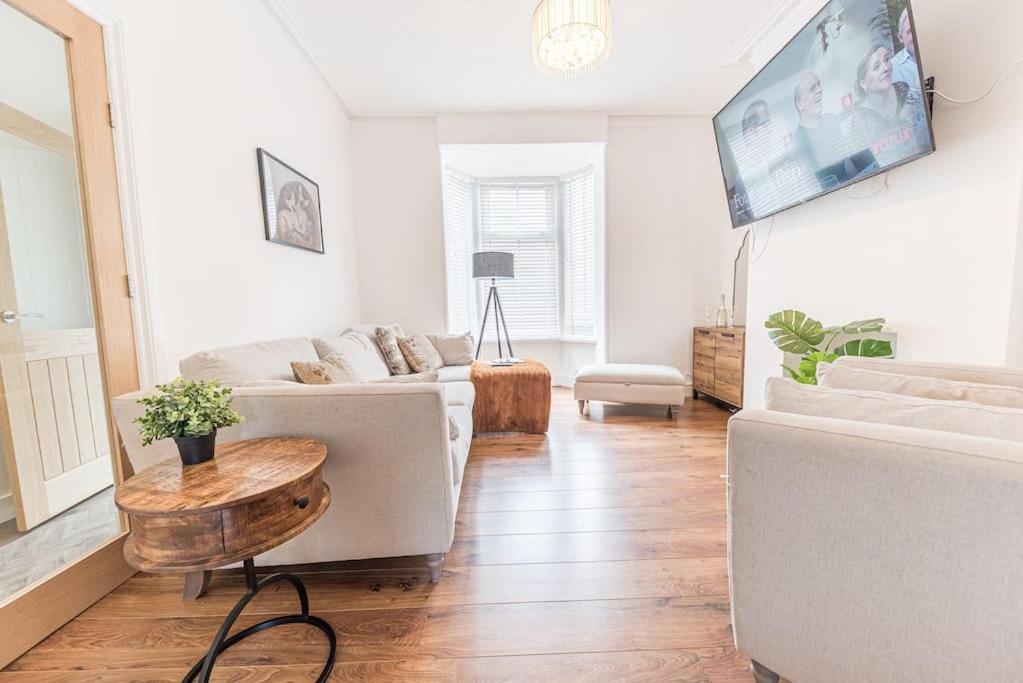 Luxury Townhouse In Workington Villa Екстериор снимка