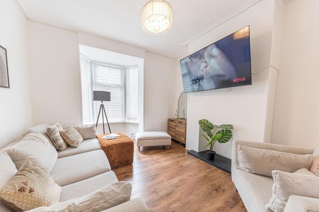 Luxury Townhouse In Workington Villa Екстериор снимка