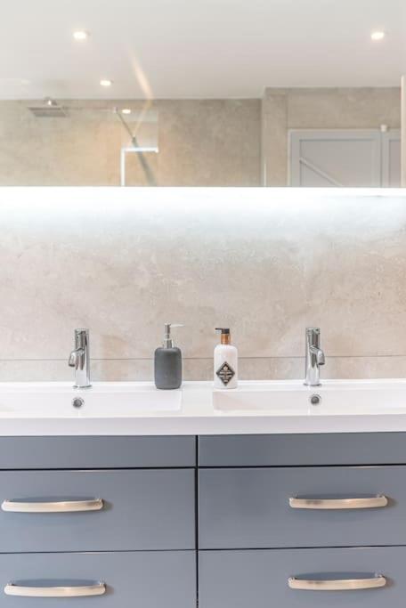 Luxury Townhouse In Workington Villa Екстериор снимка