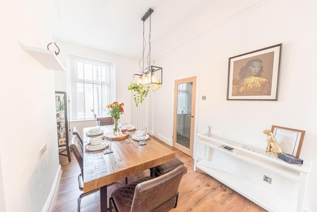 Luxury Townhouse In Workington Villa Екстериор снимка