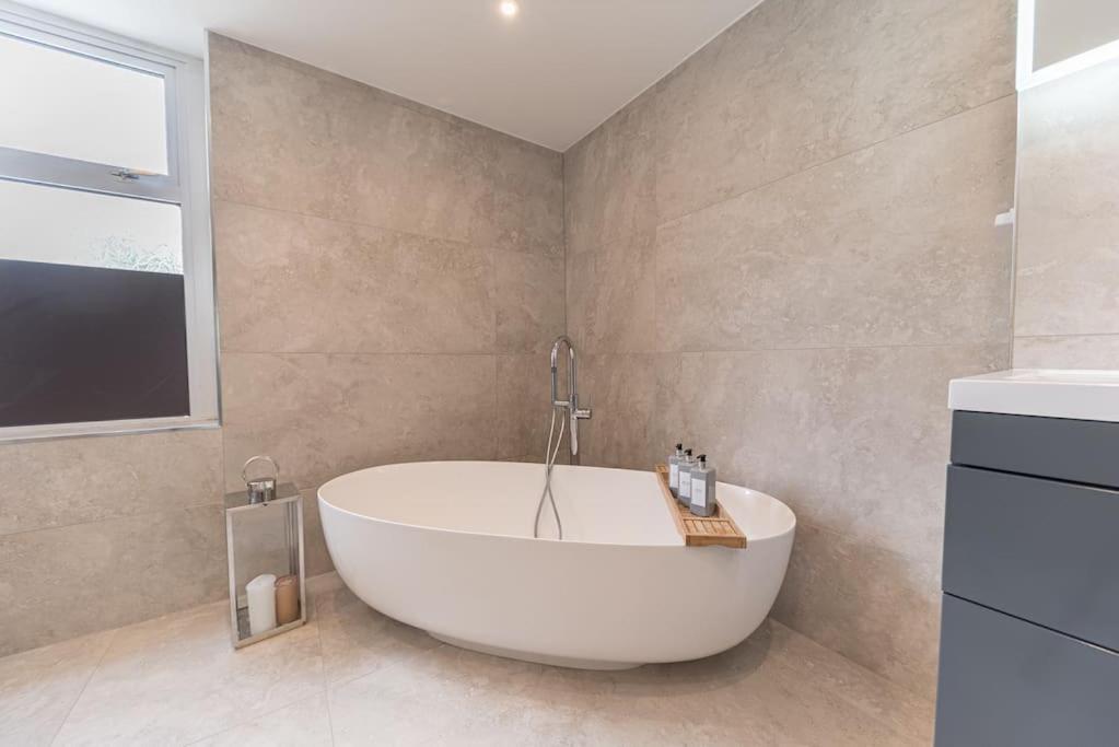 Luxury Townhouse In Workington Villa Екстериор снимка