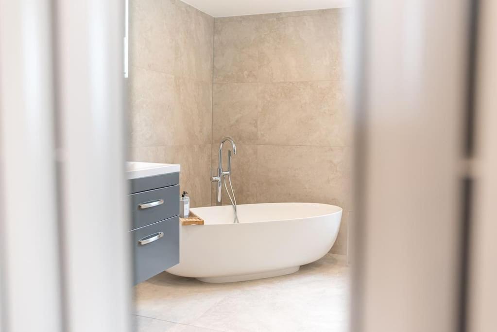 Luxury Townhouse In Workington Villa Екстериор снимка