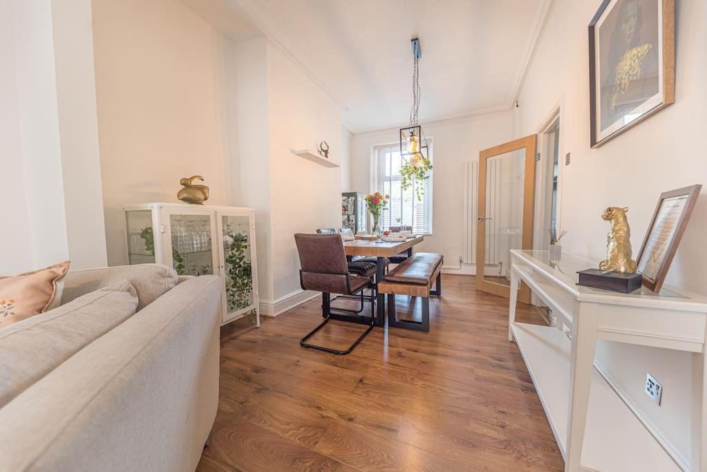 Luxury Townhouse In Workington Villa Екстериор снимка